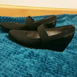 Lifestride Mary Jane Wedge size 7.5